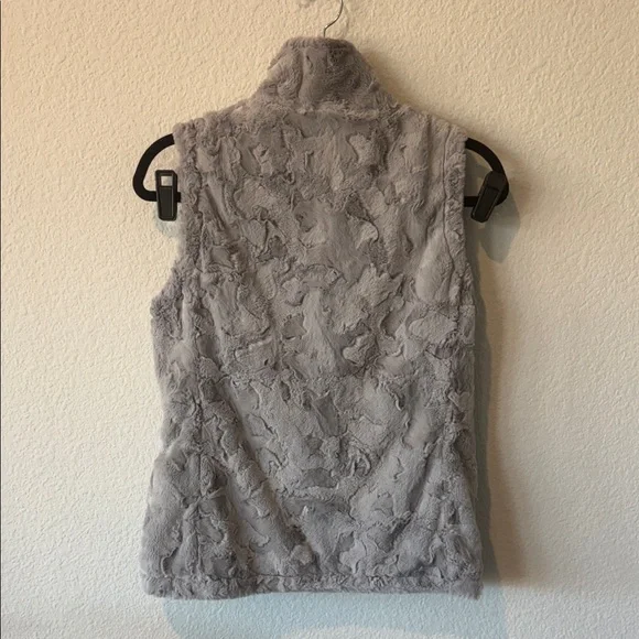 The North Face Women's M‎ Textured reversible Gray Vest - Picture 3 of 6